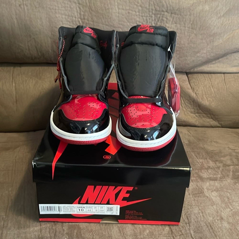 SOLD!!!AIR JORDAN 1 RETRO HIGH OG. BLACK/VARSITY RED-WHITE